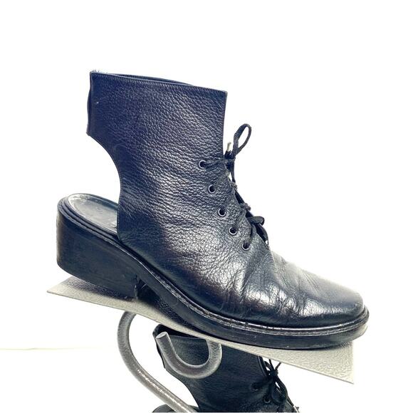 Academia Black Lace Up Pebbled Leather Boots Shoes Size 7.5 - Picture 1 of 9